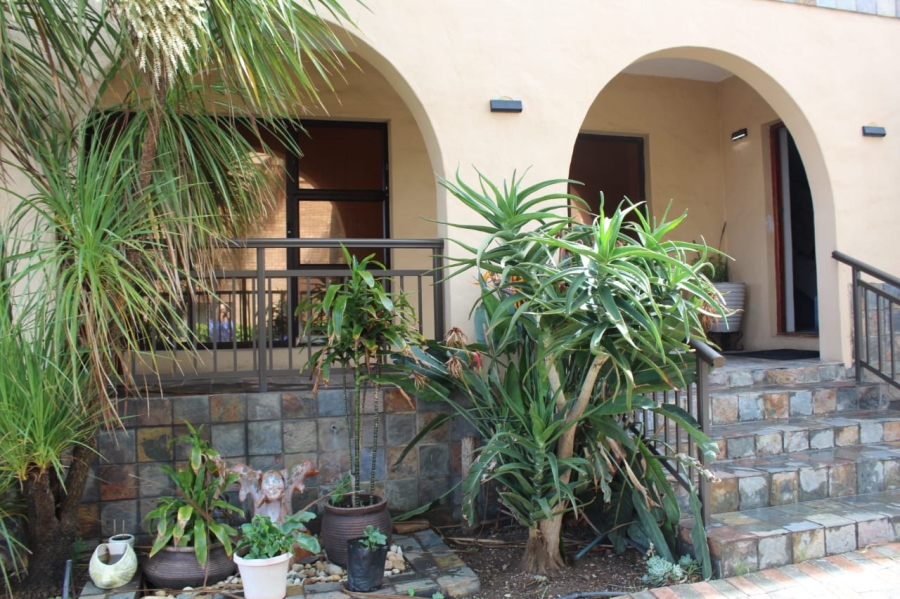 5 Bedroom Property for Sale in Wavecrest Eastern Cape